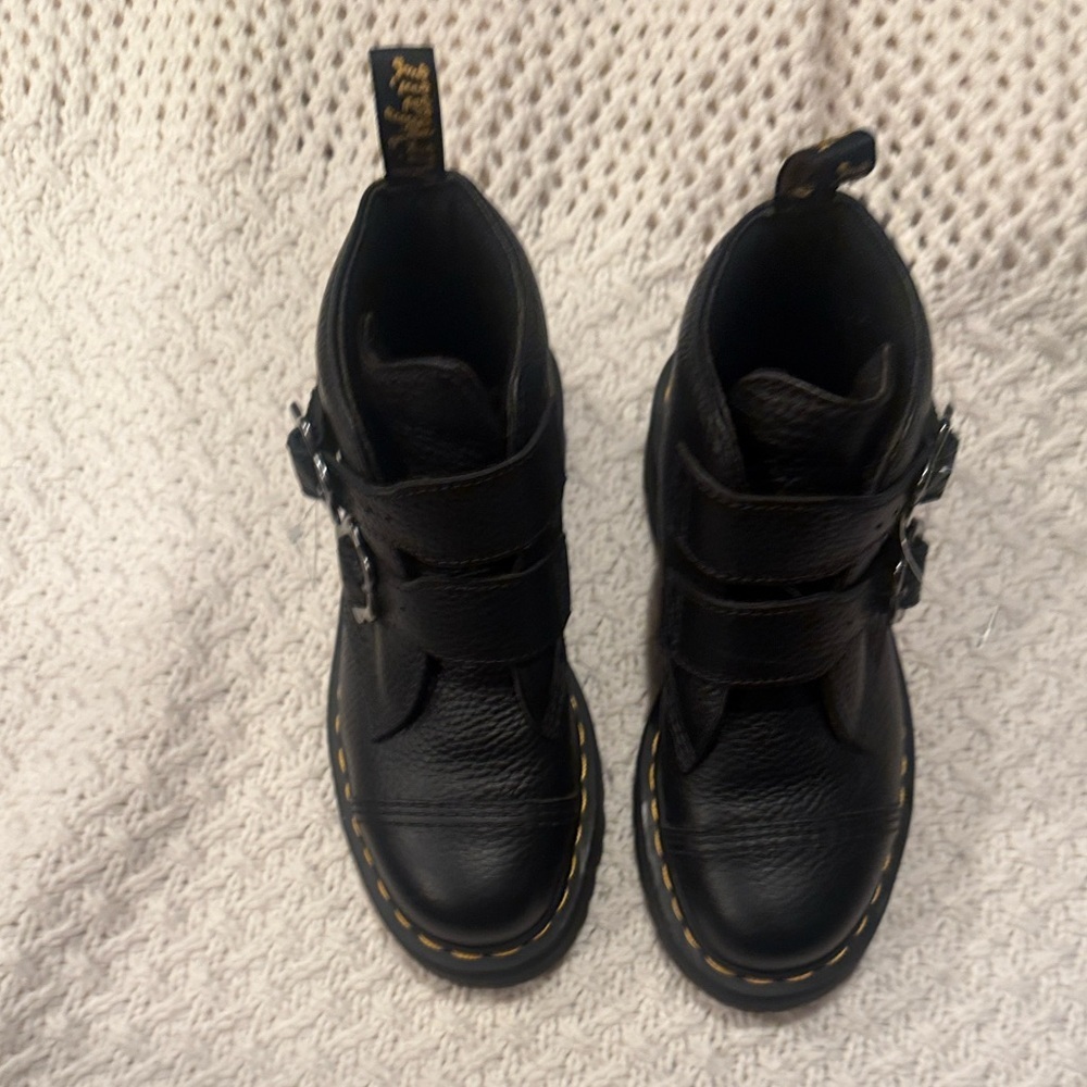 DR Martens Devon Flowers Women’s Ancle Boots 7
